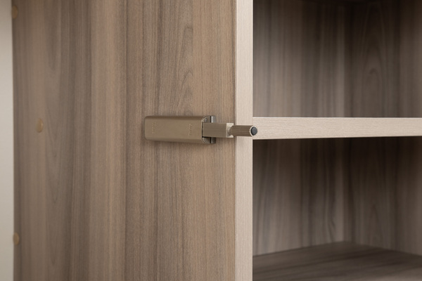 Комод Тайл 16.236 сатин 7045 SU, эмили блаш U9135, белый PE шагрень, собирается на любую сторону